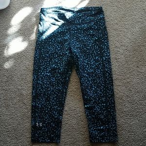 LIKE NEW under armour running crop